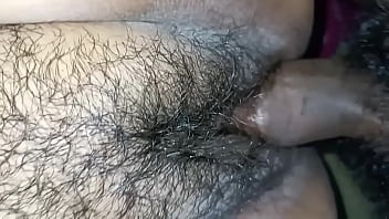 गर्लफ्रेंड को उसके घर में जाकर पेला