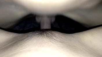 แหกหีเธอเอาควยถูแตดให้เธอเสียวหีก่อนจะเปิดซิงหีของเธอ