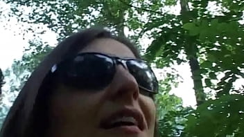 Mio amico si è masturbato in macchina ha perso la testa e l'ha scopata per strada