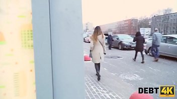 Debt4k model liebt teure kleidung hat aber kein geld dafür