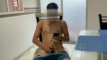 Encuentro Al Cachondo De Mi Hermanastro Dándose Una Jalada De Polla Y Quiero Ayudarle Historia Completa thumbnail