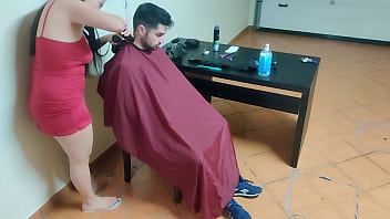 Sin agujeros negados con la madre de mi amigo que se ofreció a cortar el pelo Sin agujeros negados con la madre de mi amigo que se ofreció a cortar el pelo