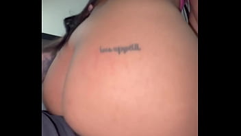 Después del café matutino ella estaba ansiosa por un postre y su mamada descuidada era buena 4k