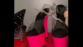 Omggggg i went to a store i haven’t been to before in providence i wish they had a twitter catz exotic wear i rare