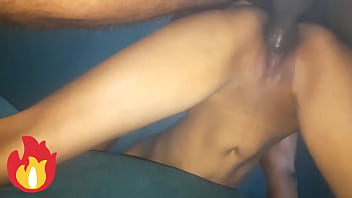 Negrita cachonda siendo detonada por una verga gigante