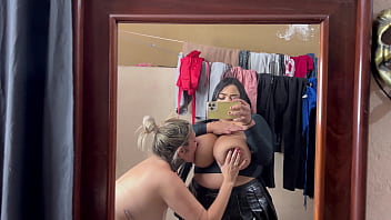 Peguei minha inquilina se masturbano e se tocando no quintal de casa ela disse que estava gravando video porno não aguentei e participei