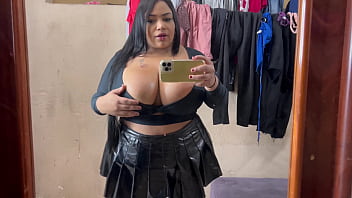 Peguei minha inquilina se masturbano e se tocando no quintal de casa ela disse que estava gravando video porno não aguentei e participei