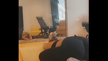 Don’t forget to stretch before and after your workout #yogababe #stretch #weekend #sport