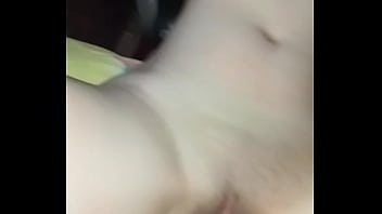 Mi hermanastra me muestra su culo y no pude resistirme y terminé follandola