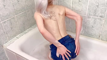 Mia mimi peed in denim shorts in the bathroom