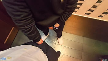 Meine muschi hält seinen schwanz fest als ob sie ihn nicht loslassen möchte