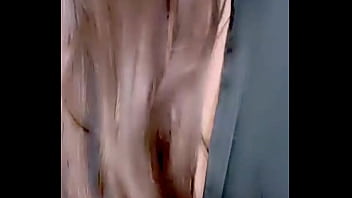 Safadinha brincando de mostrar o peito no app tango nonude