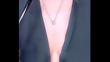 Safadinha brincando de mostrar o peito no app tango nonude