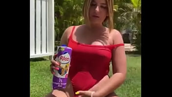 Me riego leche en mi cuerpo