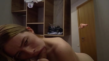 Слюнявый минет от красотки