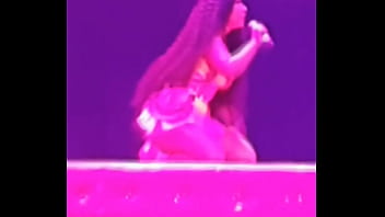 Nicki minaj oops nipple slip Nicki minaj oops nipple slip