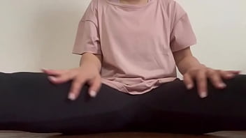 スポーツジムで男性の臭い汗の臭いを嗅ぎながら運動してたらムラムラしてきて、家に帰ってきてそのままオナニーしちゃいました