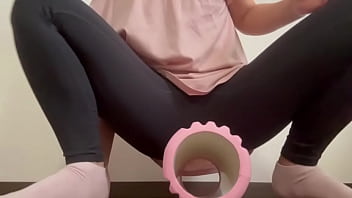 スポーツジムで男性の臭い汗の臭いを嗅ぎながら運動してたらムラムラしてきて、家に帰ってきてそのままオナニーしちゃいました