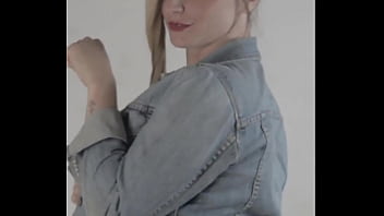 Con pollerita de cuero