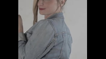 Con pollerita de cuero