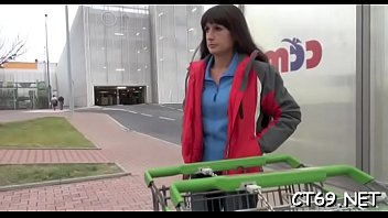 Fascinating bitch definitely knows how to make gentle oral stimulation