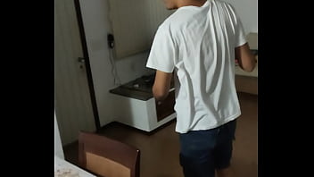 Novinho Gostoso Se Lambuza Todo thumbnail