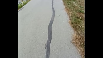 Mujer caliente se sorprende por mi bulto