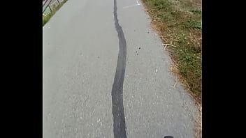 Mujer caliente se sorprende por mi bulto