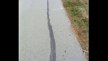 Mujer caliente se sorprende por mi bulto