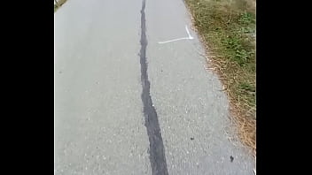 Mujer caliente se sorprende por mi bulto