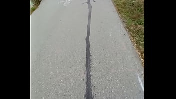 Mujer caliente se sorprende por mi bulto