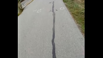 Mujer caliente se sorprende por mi bulto