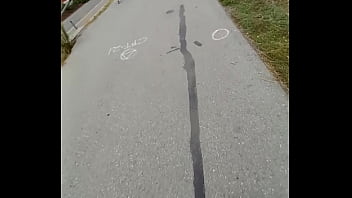 Mujer caliente se sorprende por mi bulto