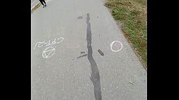 Mujer caliente se sorprende por mi bulto