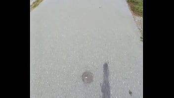 Mujer caliente se sorprende por mi bulto