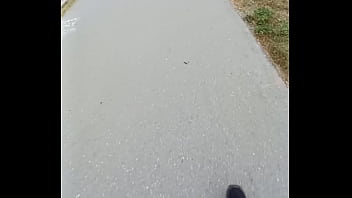 Mujer caliente se sorprende por mi bulto