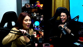 Elas empinaram gostoso o rabão e ainda pediu para bater pocahontas carioca isa albuquerque & clara dal'col