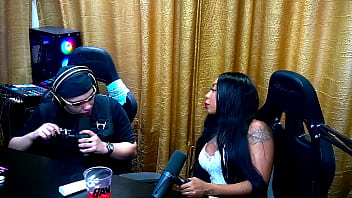 Elas empinaram gostoso o rabão e ainda pediu para bater pocahontas carioca isa albuquerque & clara dal'col