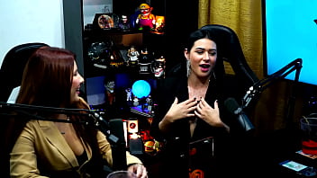 Elas empinaram gostoso o rabão e ainda pediu para bater pocahontas carioca isa albuquerque & clara dal'col