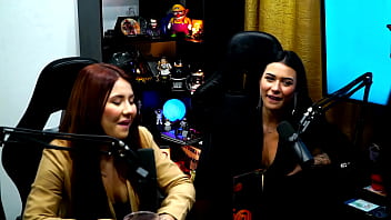 Elas empinaram gostoso o rabão e ainda pediu para bater pocahontas carioca isa albuquerque & clara dal'col