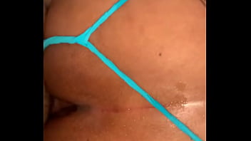 Y mas cuando se pone mallas y esa tanga azul