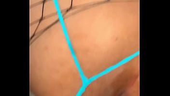 Y mas cuando se pone mallas y esa tanga azul