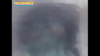 Jisa chaquetiandose Jisa chaquetiandose