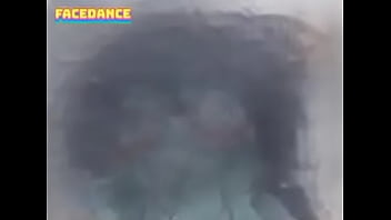 Jisa chaquetiandose Jisa chaquetiandose