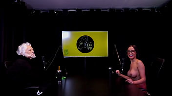 Morena com os lindos peitos de fora se exibindo fala que é mais seletiva não faz sexo anal e a sentada em um gordinho alice vasconcelos watch sheer red