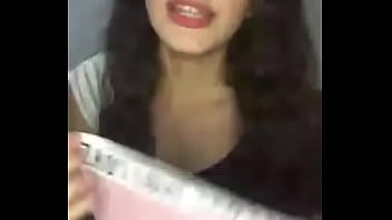 Putita latina pidiendo verga en puros calzoncitos