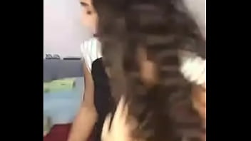 Putita latina pidiendo verga en puros calzoncitos