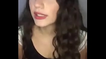 Putita latina pidiendo verga en puros calzoncitos