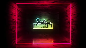 Ela resolveu seguir os passos da irmão e do pai e deu com vontade pamela urach