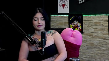 Tem fetiche em pele o boquete é o seu forte gravou com um pau de 24cm teve experiência com dois homens e gosta de pequeno e grosso kalyca watch sheer red